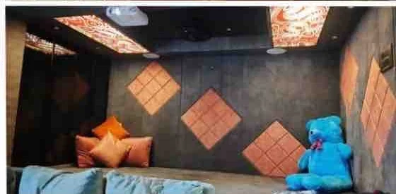 Diamond Acoustic Lounge